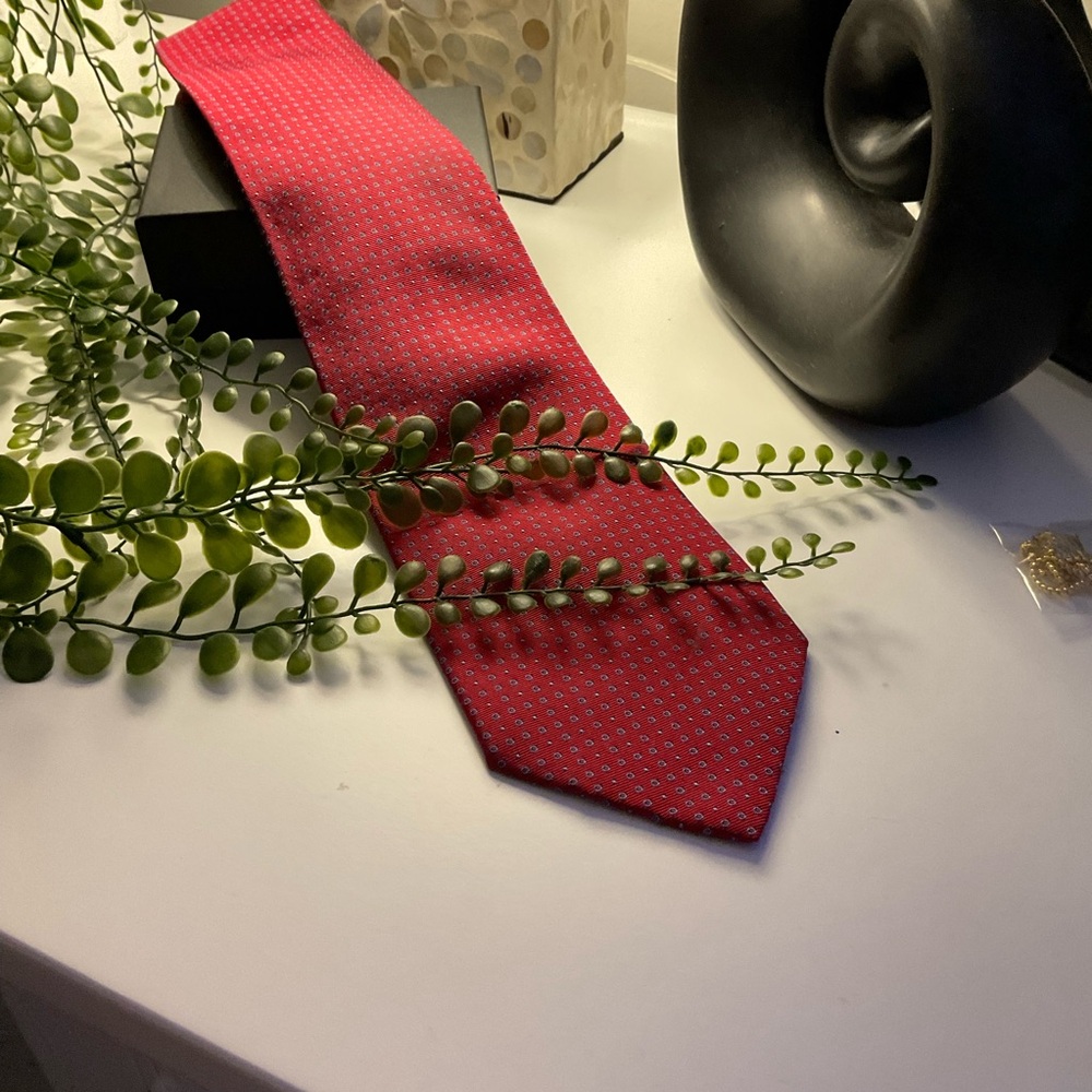 Hermes-Paris Mens NeckTie. Excellent Condition Great gift. Width 3.5